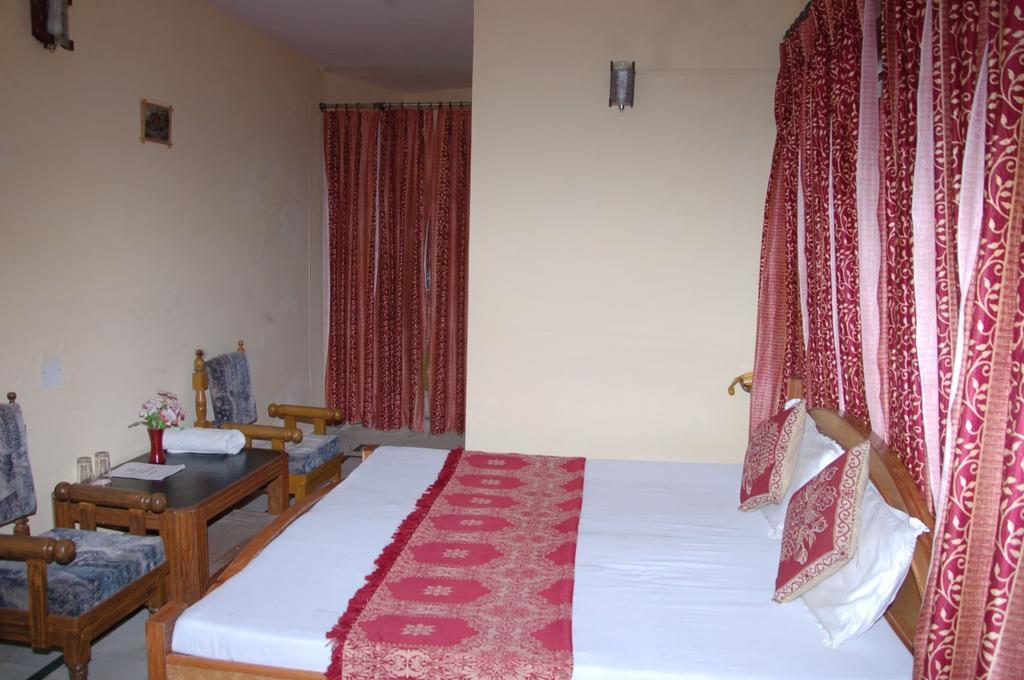 Hotel Arsh International Nainital Quarto foto