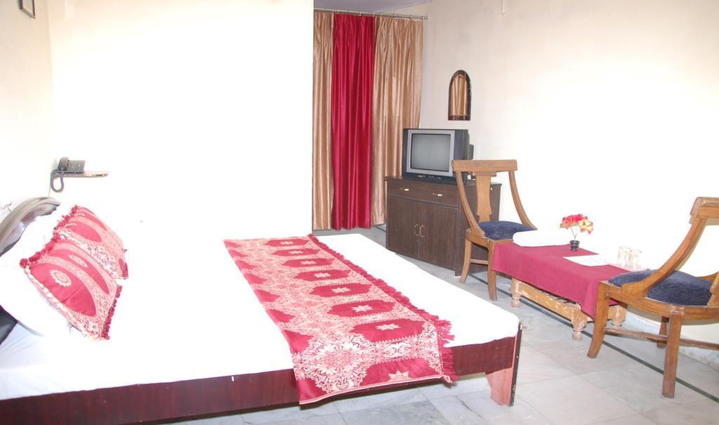 Hotel Arsh International Nainital Quarto foto