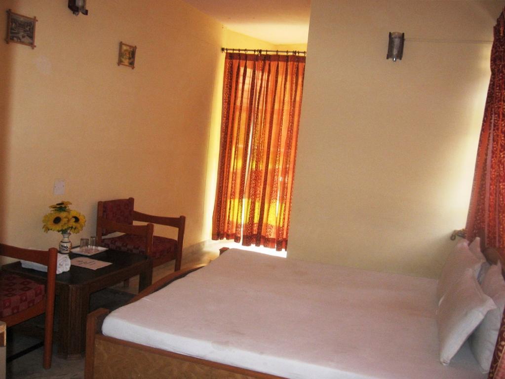 Hotel Arsh International Nainital Quarto foto