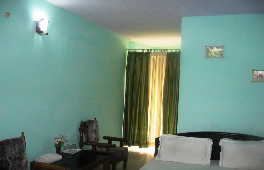 Hotel Arsh International Nainital Quarto foto